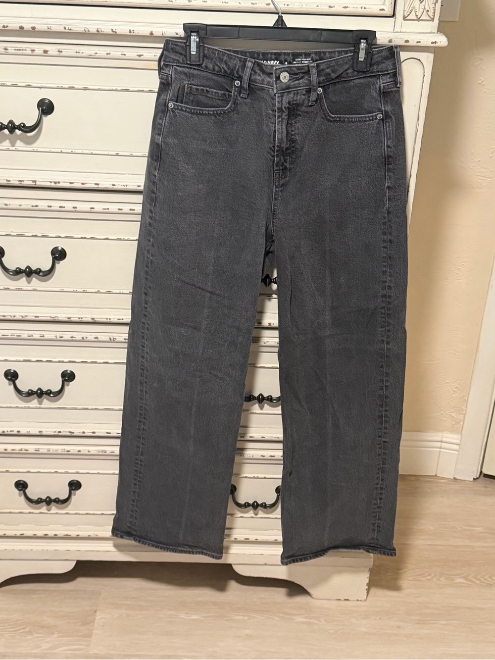 Old Navy Women's Straight-Leg Jeans in Washed Black